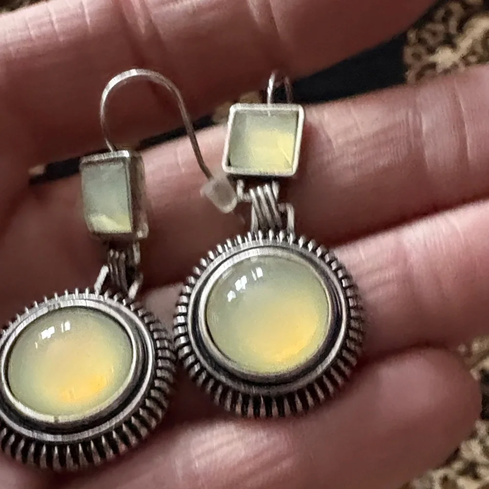 NEW YORK AND COMPANY IRIDESCENT YELLOW DROP SILVER-TONE HOOK 2